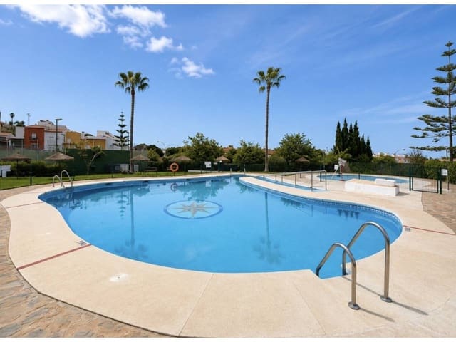 3 soverom Kjedet enebolig til leie i Vélez-Málaga med svømmebasseng garasje - € 1 600 (Ref: 9974540)