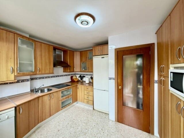 3 soverom Kjedet enebolig til leie i Vélez-Málaga med svømmebasseng garasje - € 1 600 (Ref: 9974540)