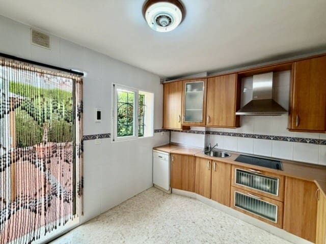 3 soverom Kjedet enebolig til leie i Vélez-Málaga med svømmebasseng garasje - € 1 600 (Ref: 9974540)