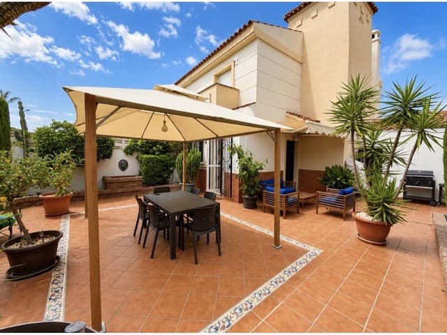3 soverom Kjedet enebolig til leie i Vélez-Málaga med svømmebasseng garasje - € 1 600 (Ref: 9974540)