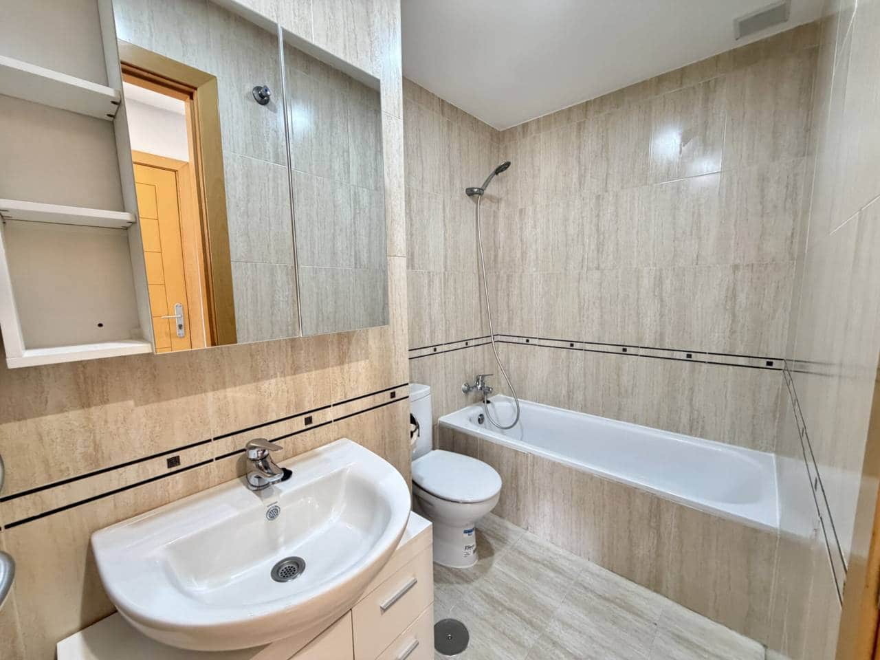 Piso de 1 habitación en Torre de Benagalbon en venta con garaje - 272.000 € (Ref: 9979398)