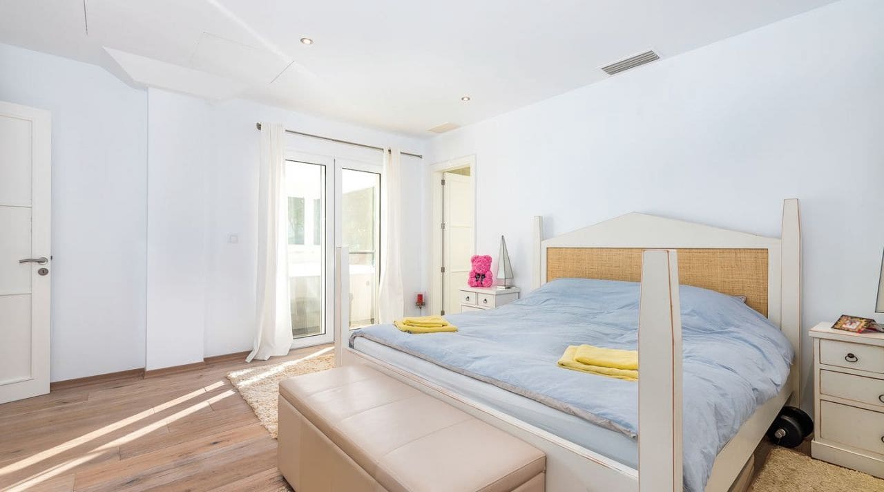 4 bedroom Villa for sale in Sol de Mallorca with pool garage - € 2,495,000 (Ref: 7375332)