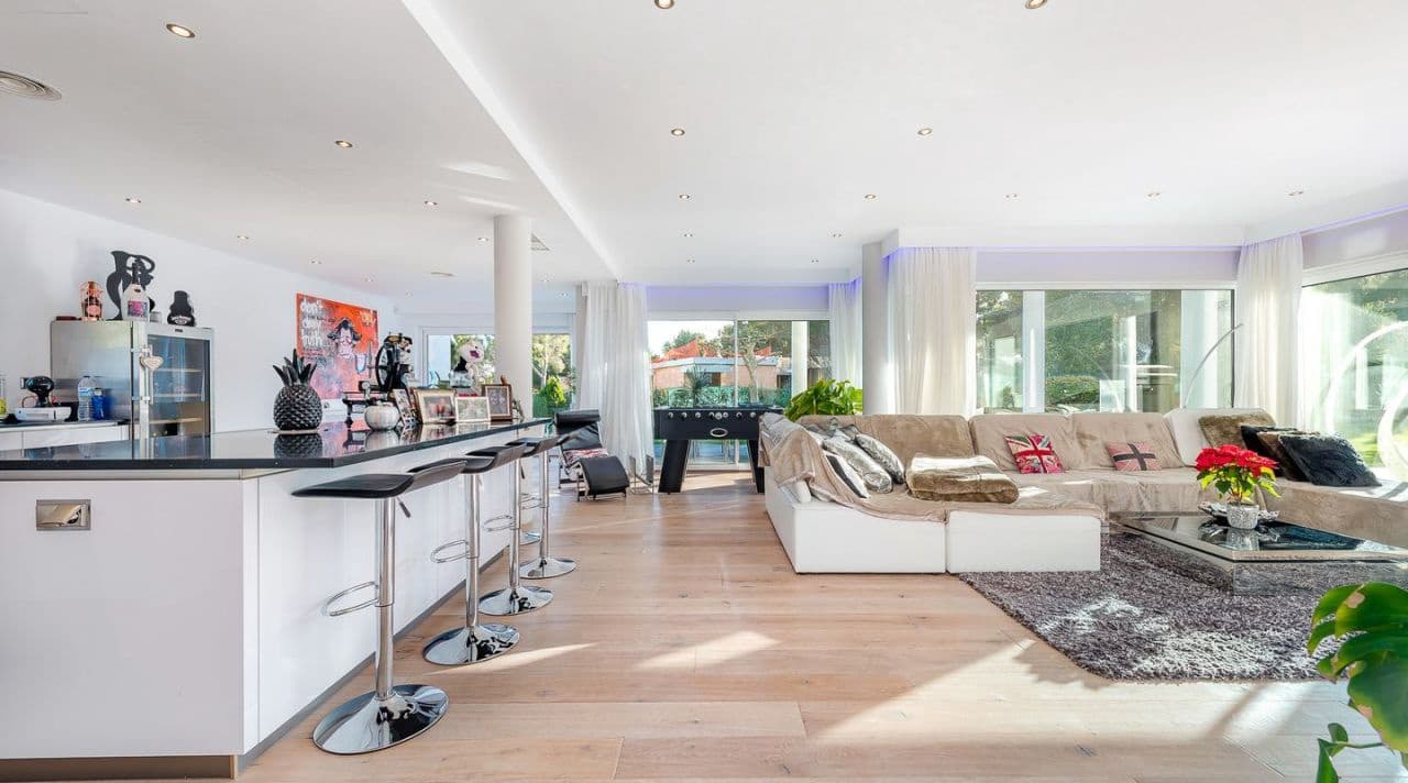 4 bedroom Villa for sale in Sol de Mallorca with pool garage - € 2,495,000 (Ref: 7375332)