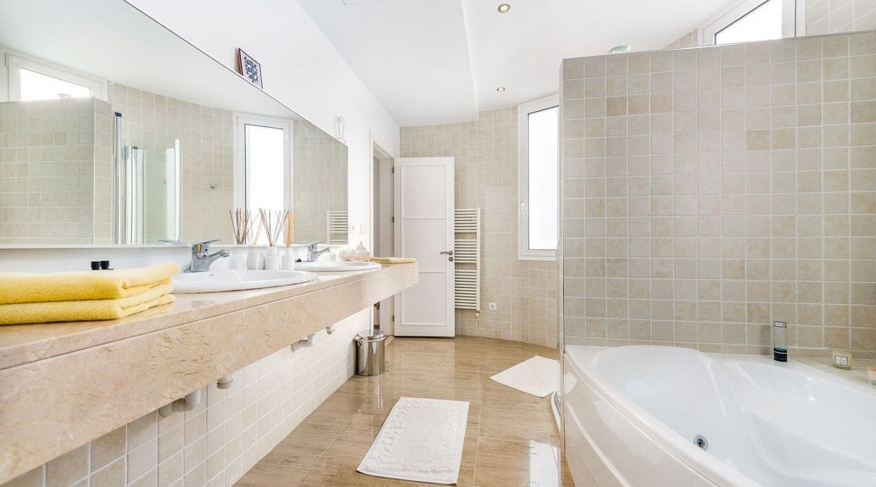 4 bedroom Villa for sale in Sol de Mallorca with pool garage - € 2,495,000 (Ref: 7375332)