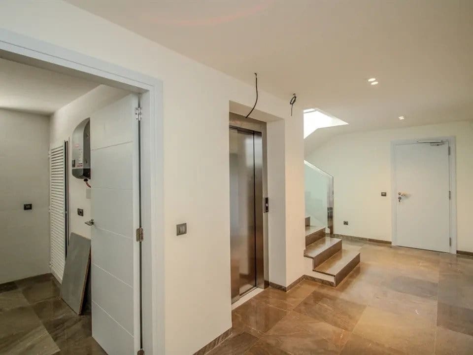 5 sypialnia Willa na sprzedaż w El Toro / Port Adriano z basenem garażem - 8 600 000 € (Ref: 7416461)