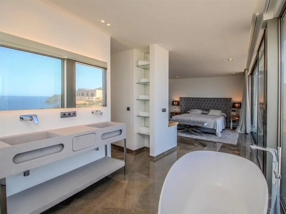 5 sypialnia Willa na sprzedaż w El Toro / Port Adriano z basenem garażem - 8 600 000 € (Ref: 7416461)