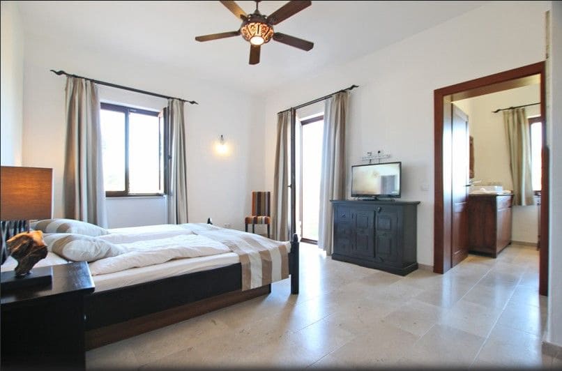 7 bedroom Finca/Country House for sale in Portocolom with pool - € 3,650,000 (Ref: 9868039)