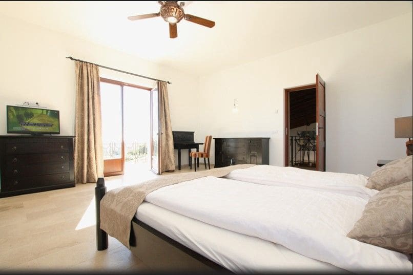 7 bedroom Finca/Country House for sale in Portocolom with pool - € 3,650,000 (Ref: 9868039)