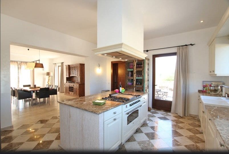 7 bedroom Finca/Country House for sale in Portocolom with pool - € 3,650,000 (Ref: 9868039)