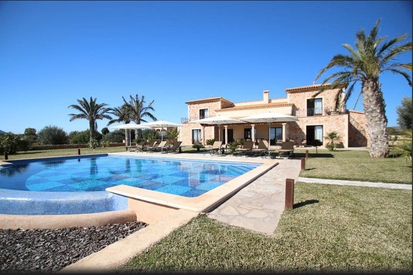 7 bedroom Finca/Country House for sale in Portocolom with pool - € 3,650,000 (Ref: 9868039)