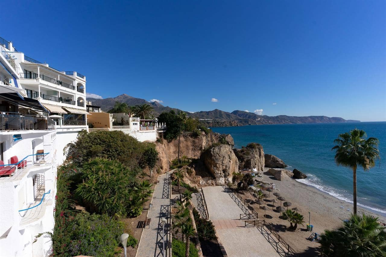4 soveværelse Villa til salg i Nerja - € 800.000 (Ref: 8387973)
