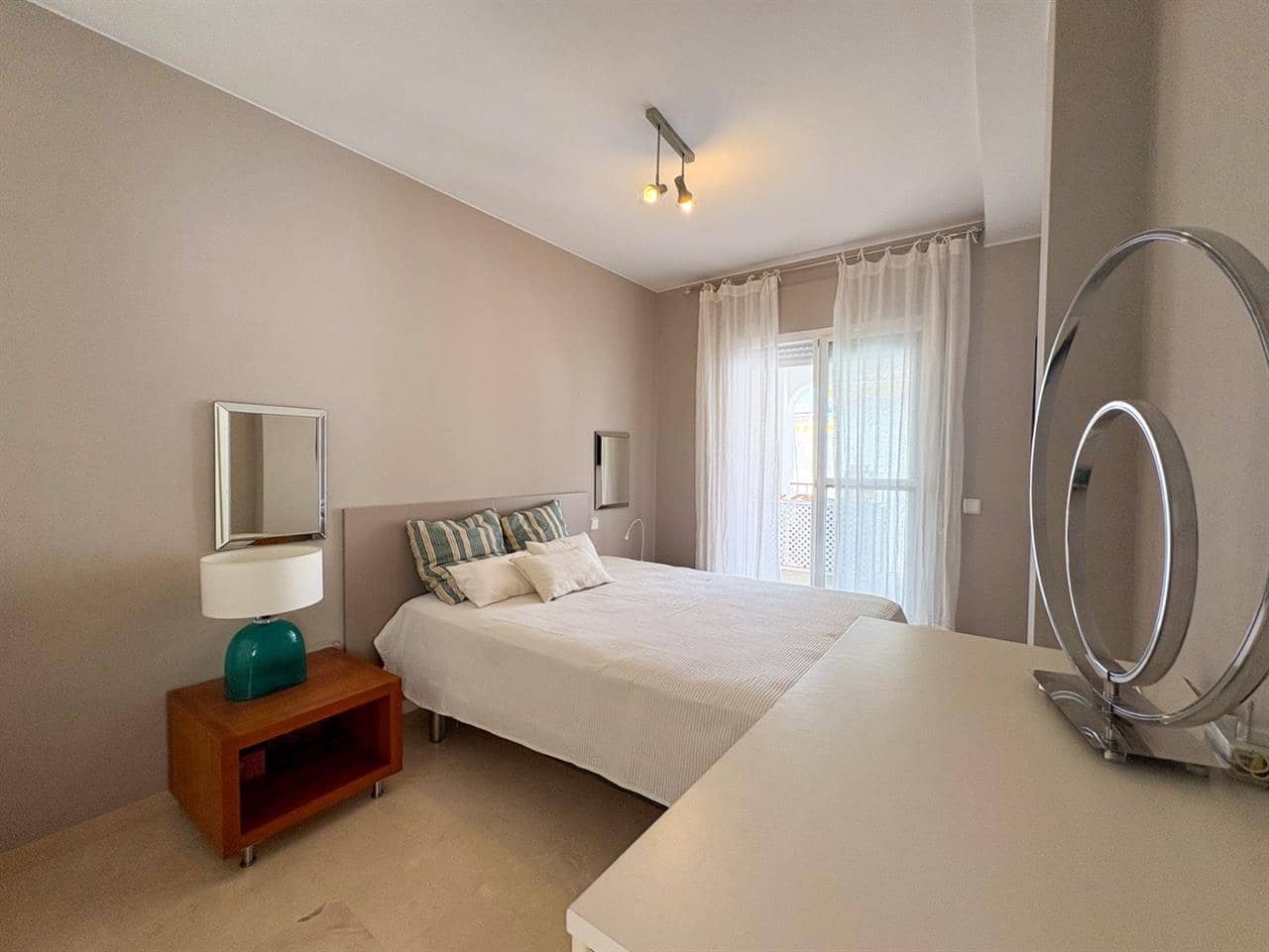 2 soveværelse Lejlighed til salg i Nerja med swimmingpool - € 378.000 (Ref: 9126630)