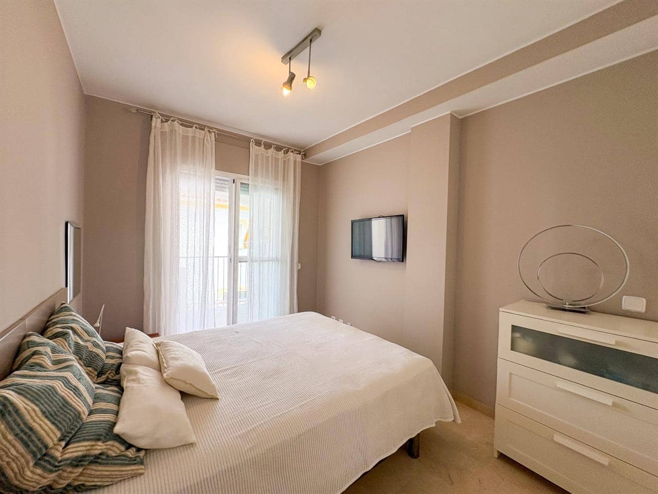 2 soveværelse Lejlighed til salg i Nerja med swimmingpool - € 378.000 (Ref: 9126630)