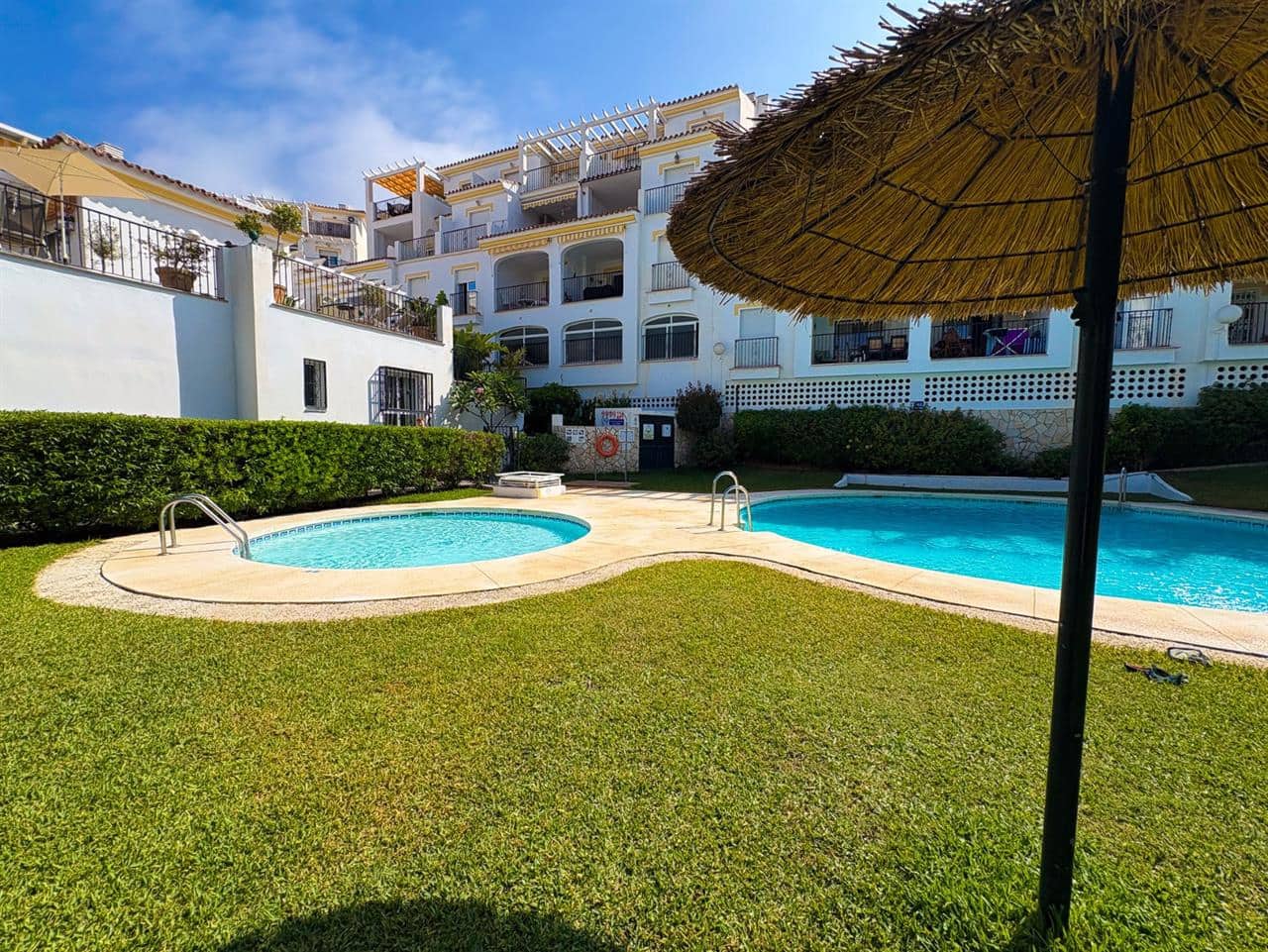 2 soveværelse Lejlighed til salg i Nerja med swimmingpool - € 378.000 (Ref: 9126630)