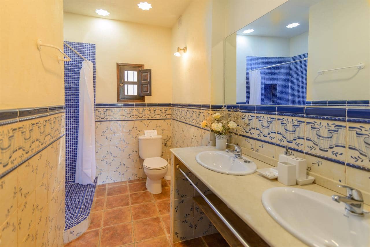 2 bedroom Villa for sale in Frigiliana with pool - € 430,000 (Ref: 9508512)