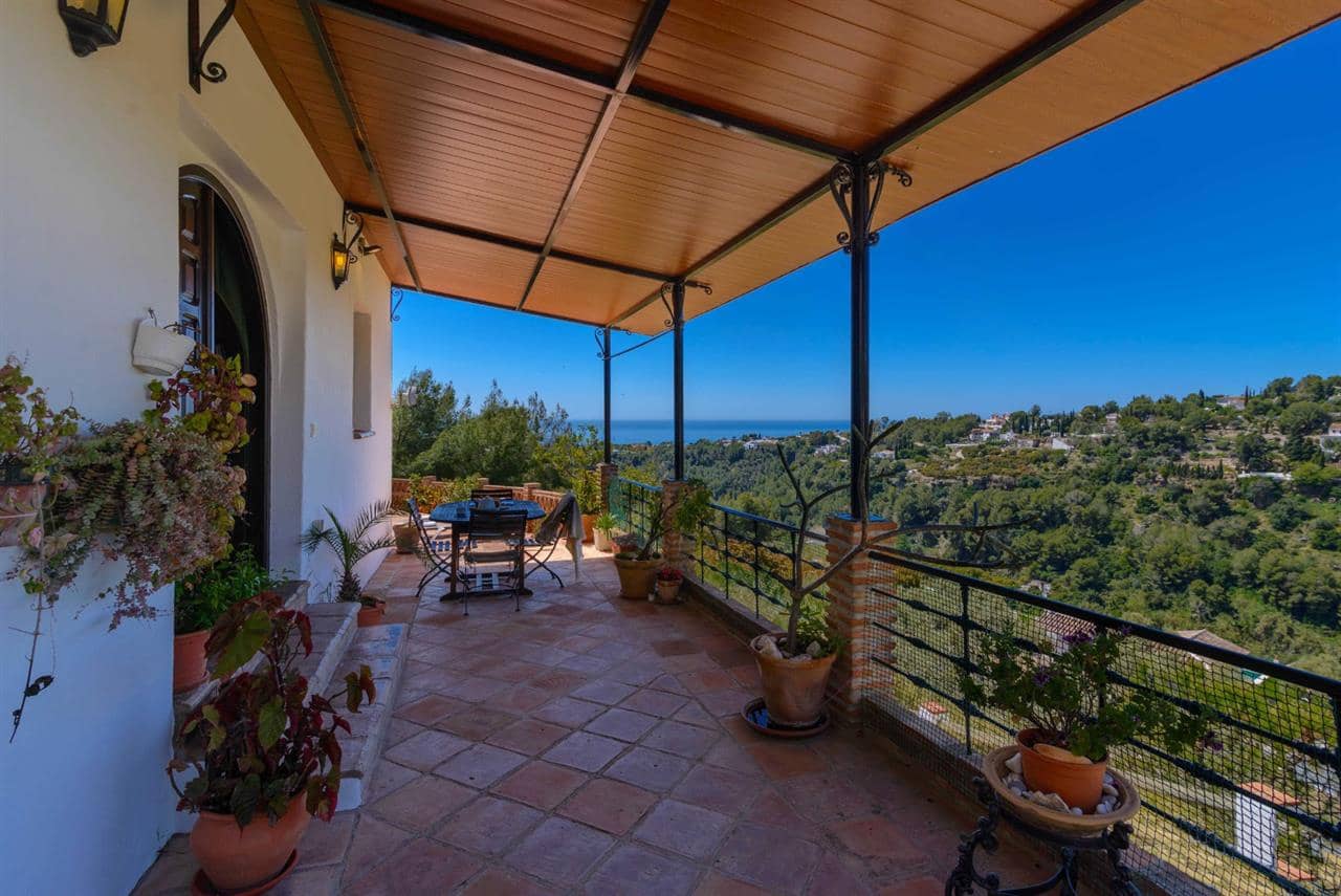 2 bedroom Villa for sale in Frigiliana with pool - € 430,000 (Ref: 9508512)