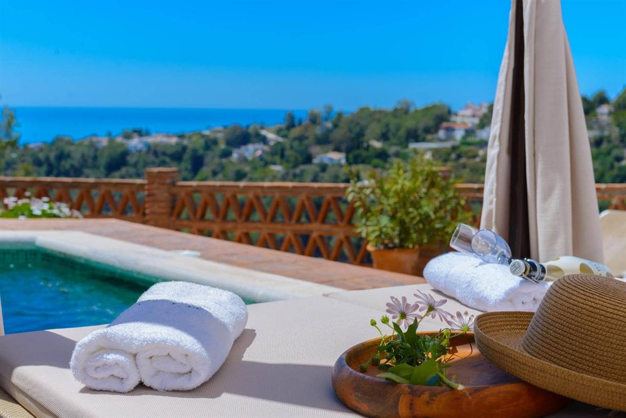 2 bedroom Villa for sale in Frigiliana with pool - € 430,000 (Ref: 9508512)