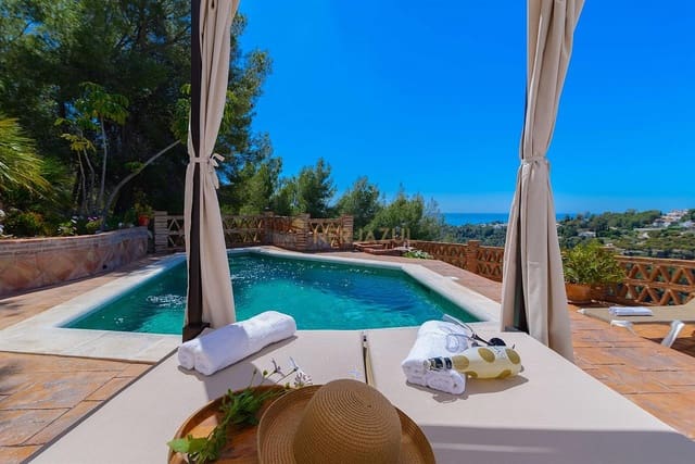 2 bedroom Villa for sale in Frigiliana with pool - € 430,000 (Ref: 9508512)