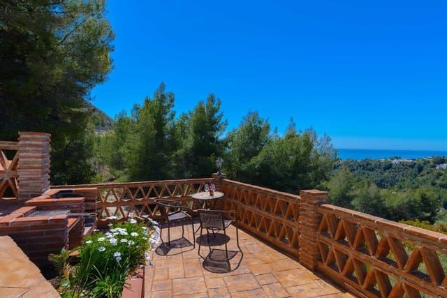 2 bedroom Villa for sale in Frigiliana with pool - € 430,000 (Ref: 9508512)