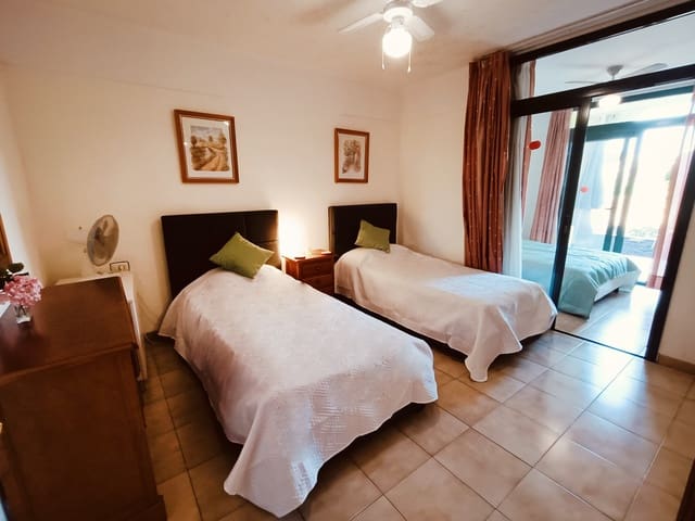 Apartamento de 2 habitaciones en Golf del Sur, San Miguel de Abona en venta con piscina - 230.000 € (Ref: 8703641)