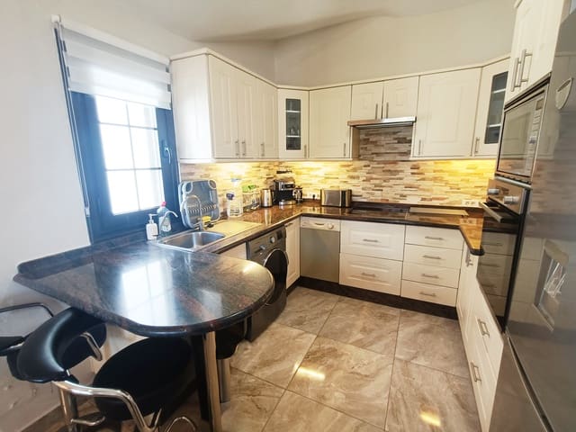 2 slaapkamer Appartement te koop in Amarilla Golf, San Miguel de Abona met zwembad - € 260.000 (Ref: 9113951)