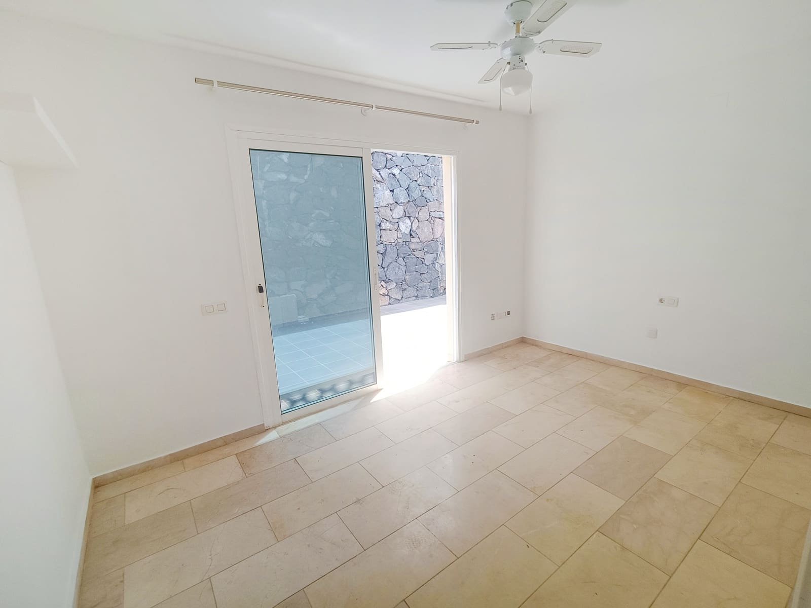 3 sypialnia Dom blizniak na sprzedaż w El Madronal z basenem garażem - 820 000 € (Ref: 9197548)