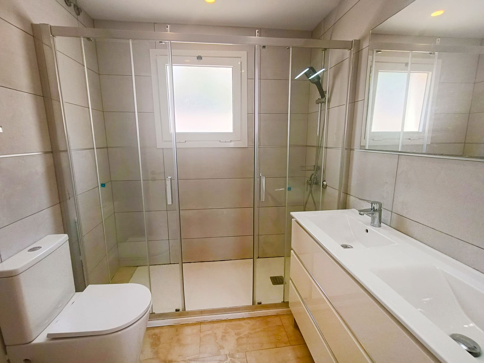 3 sypialnia Dom blizniak na sprzedaż w El Madronal z basenem garażem - 820 000 € (Ref: 9197548)