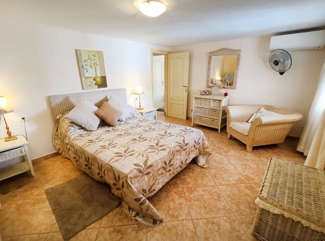 4 bedroom Villa for sale in Callao Salvaje, Adeje with pool - € 1,100,000 (Ref: 9413557)