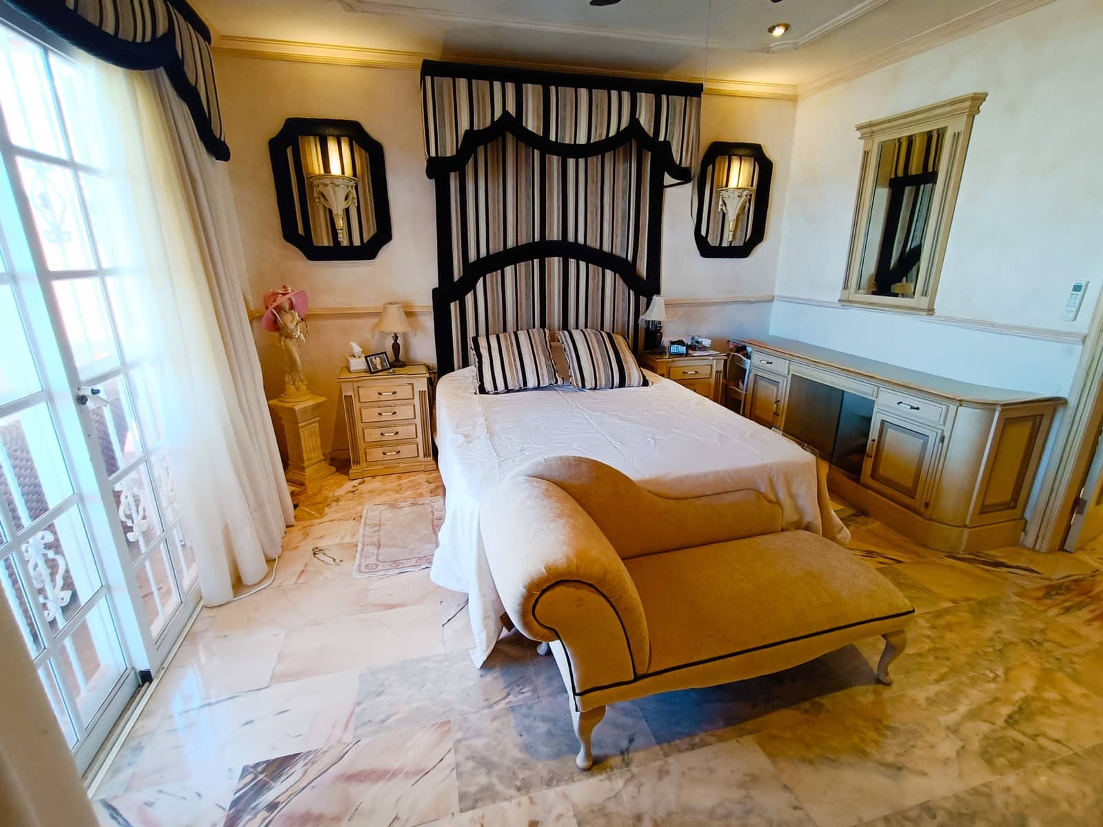 4 bedroom Villa for sale in Callao Salvaje with pool - € 1,100,000 (Ref: 9413557)