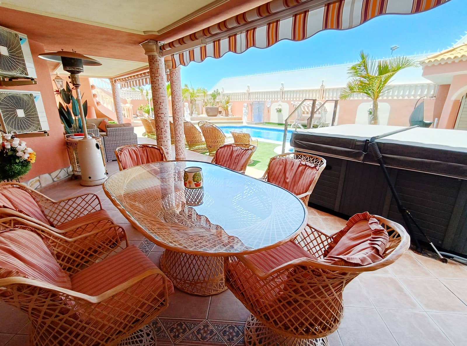 4 bedroom Villa for sale in Callao Salvaje with pool - € 1,100,000 (Ref: 9413557)