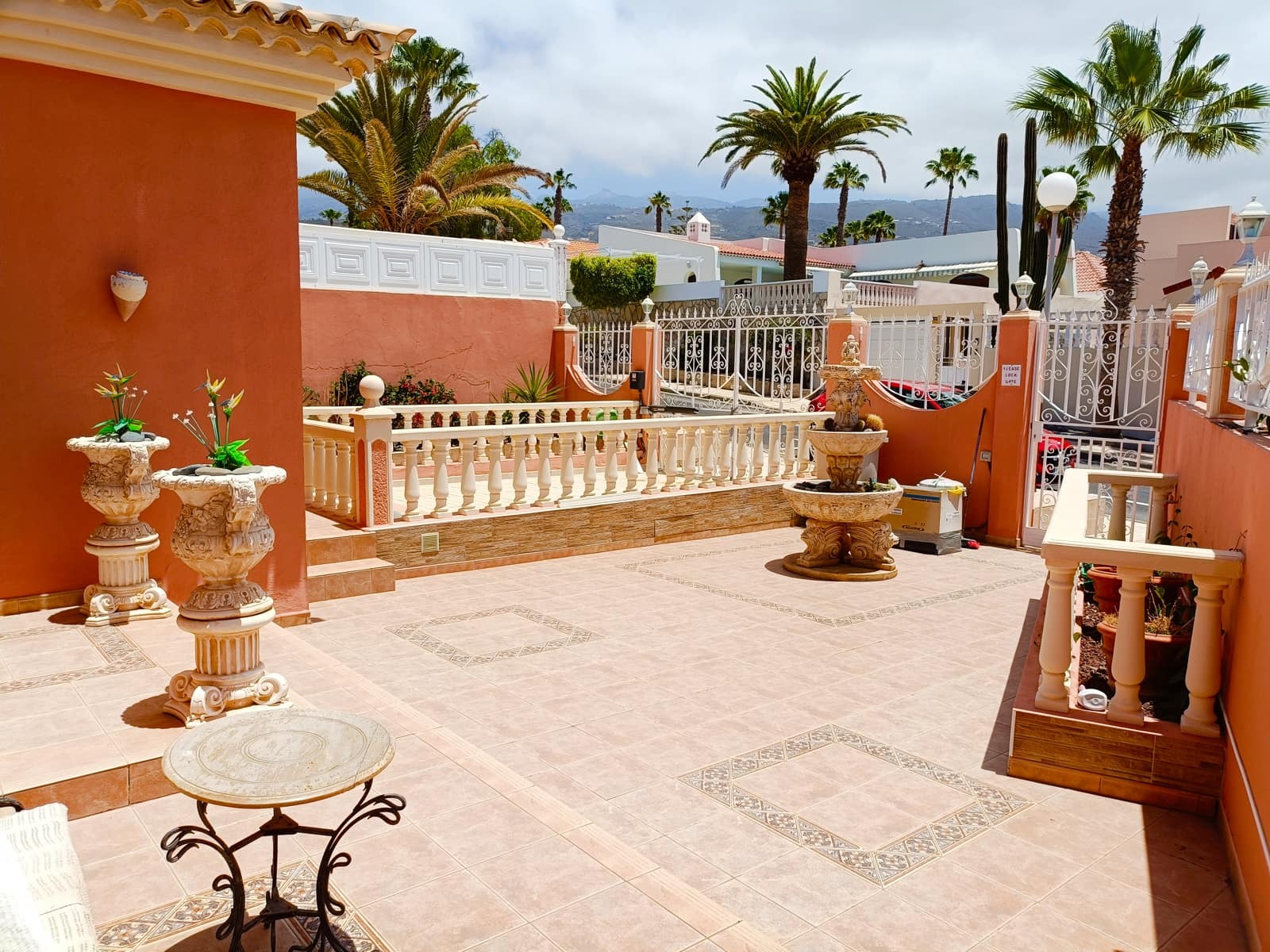 4 bedroom Villa for sale in Callao Salvaje with pool - € 1,100,000 (Ref: 9413557)