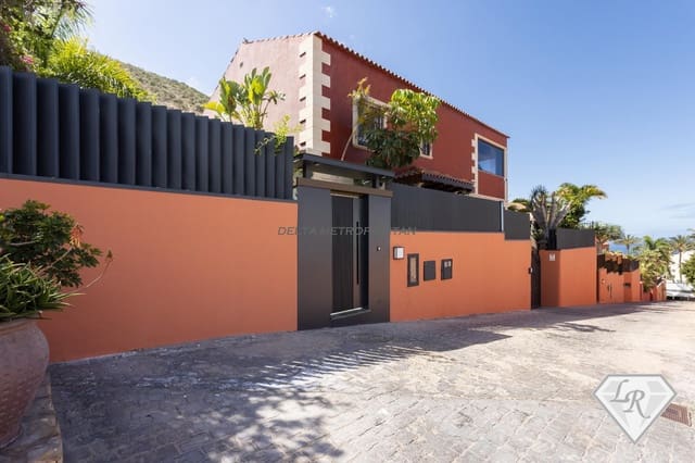4 sypialnia Willa na sprzedaż w Los Cristianos, Arona z basenem garażem - 2 450 000 € (Ref: 10008064)