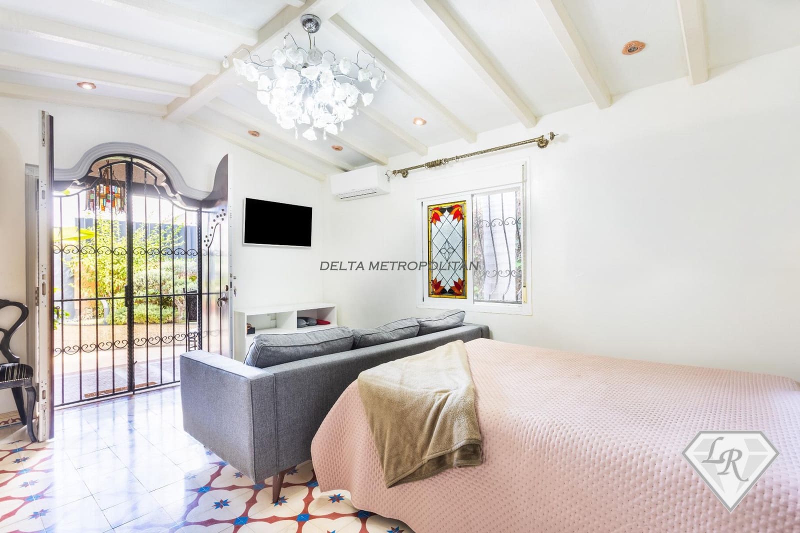 4 bedroom Villa for sale in Los Cristianos with pool garage - € 2,450,000 (Ref: 10008064)