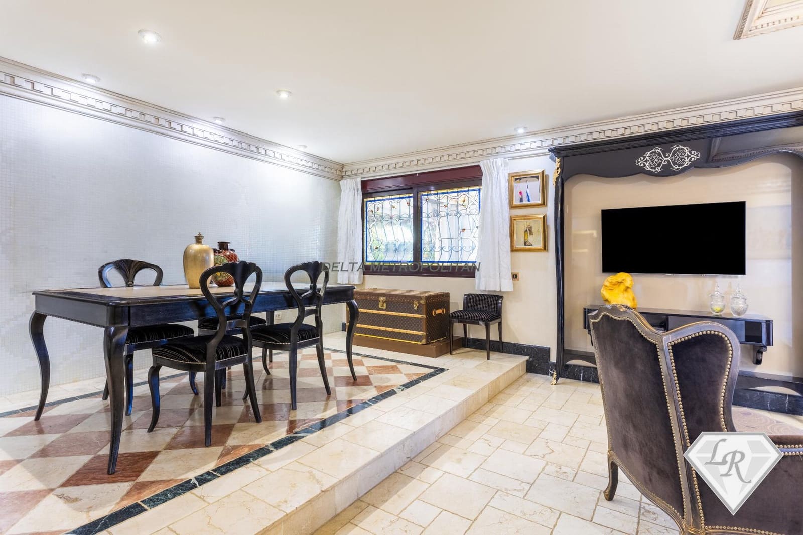 4 bedroom Villa for sale in Los Cristianos with pool garage - € 2,450,000 (Ref: 10008064)