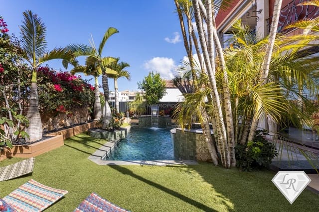 4 sypialnia Willa na sprzedaż w Los Cristianos, Arona z basenem garażem - 2 450 000 € (Ref: 10008064)