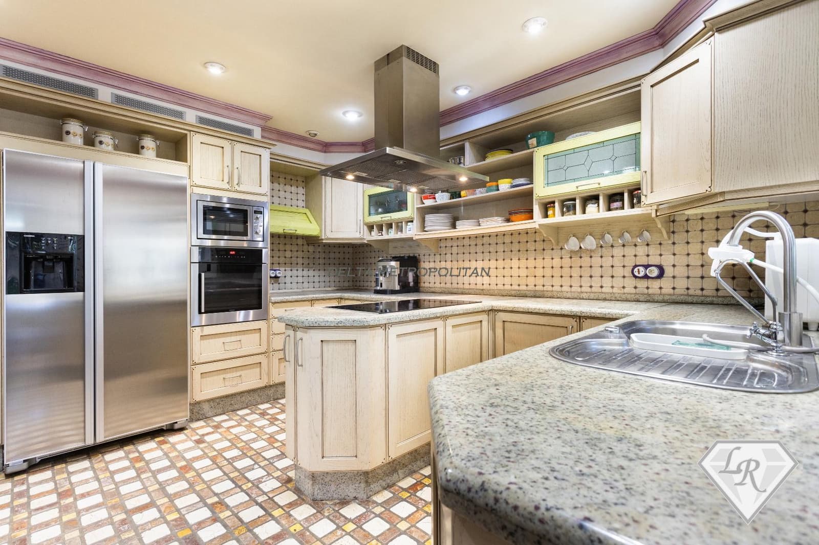 4 bedroom Villa for sale in Los Cristianos with pool garage - € 2,450,000 (Ref: 10008064)