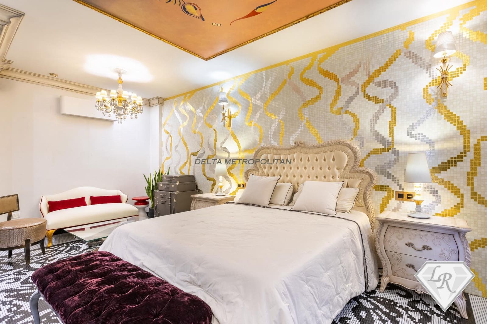 4 bedroom Villa for sale in Los Cristianos with pool garage - € 2,450,000 (Ref: 10008064)