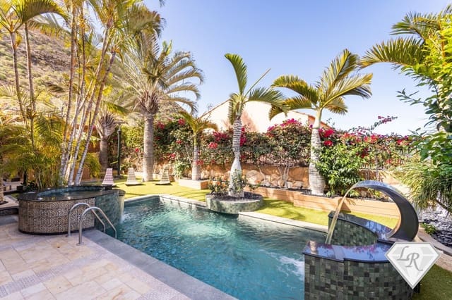 4 sypialnia Willa na sprzedaż w Los Cristianos, Arona z basenem garażem - 2 450 000 € (Ref: 10008064)