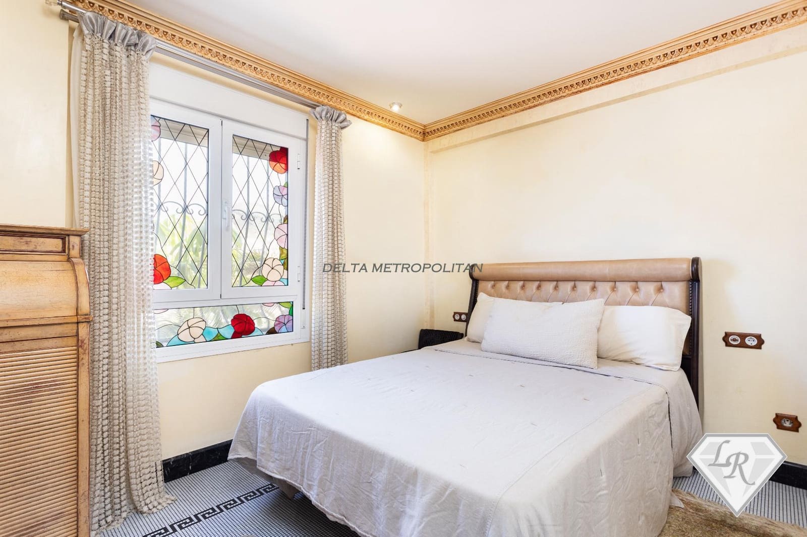 4 bedroom Villa for sale in Los Cristianos with pool garage - € 2,450,000 (Ref: 10008064)