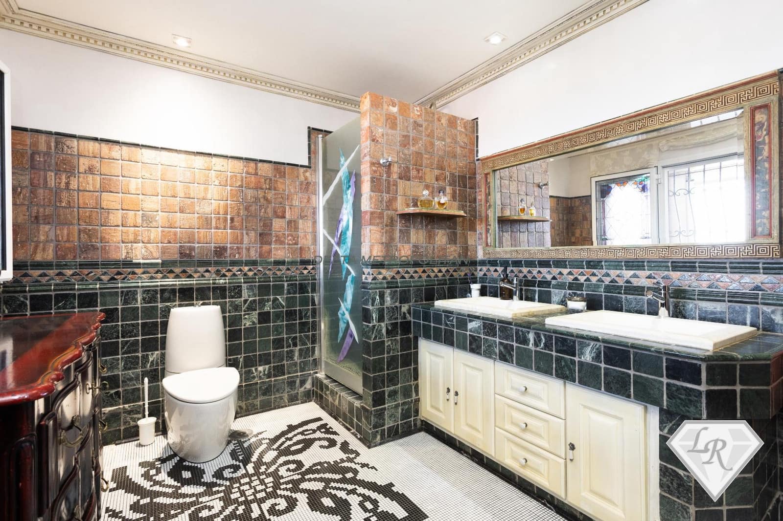 4 bedroom Villa for sale in Los Cristianos with pool garage - € 2,450,000 (Ref: 10008064)