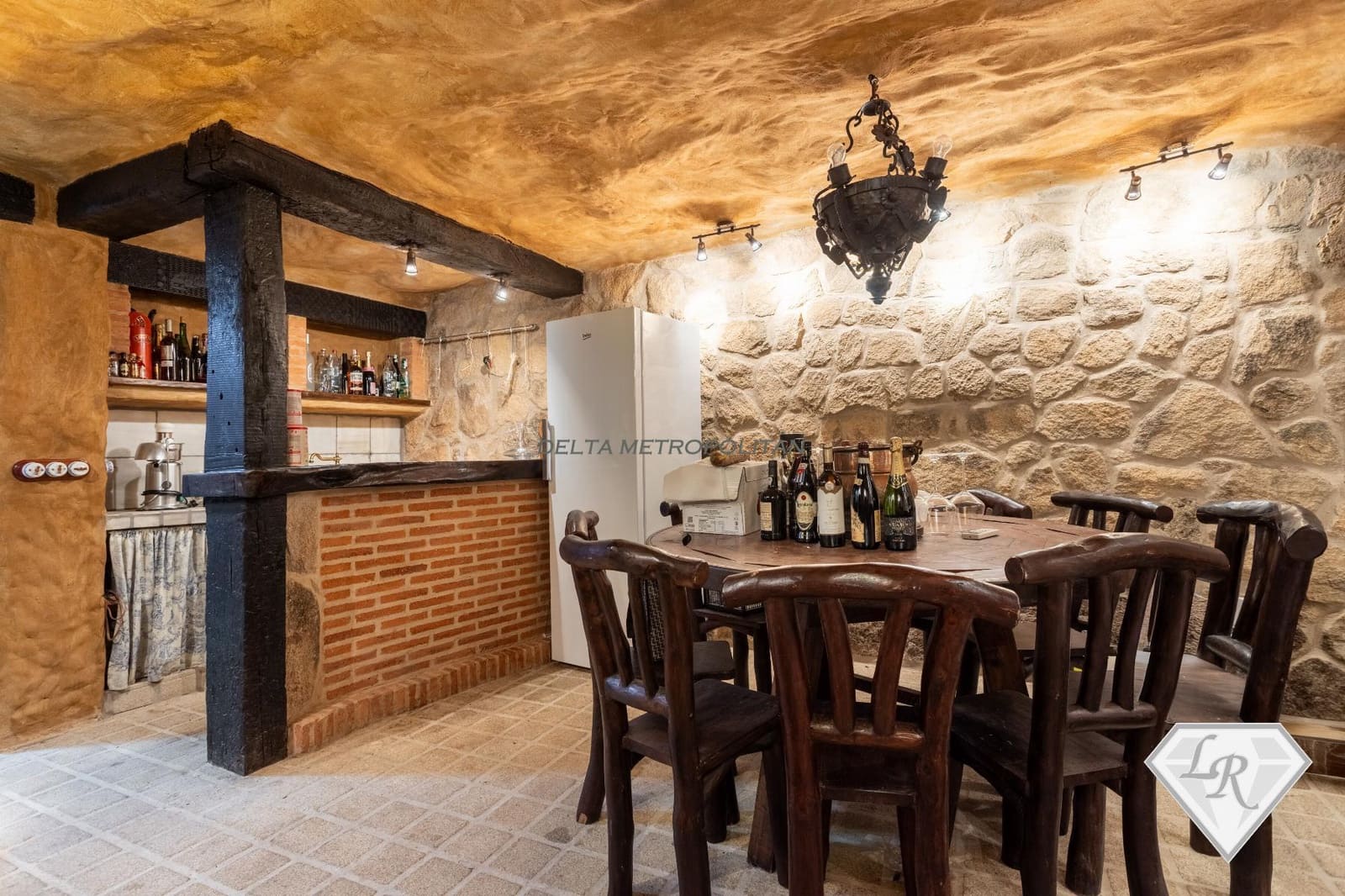 4 bedroom Villa for sale in Los Cristianos with pool garage - € 2,450,000 (Ref: 10008064)