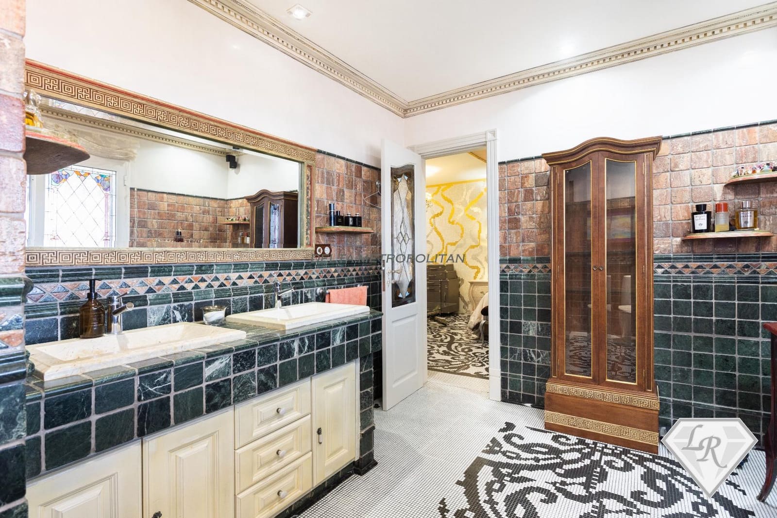 4 bedroom Villa for sale in Los Cristianos with pool garage - € 2,450,000 (Ref: 10008064)