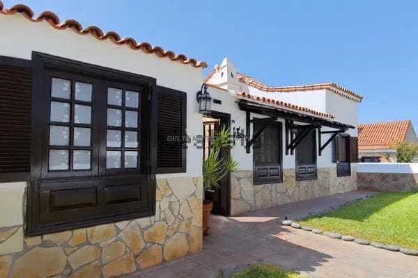4 Zimmer Villa zu verkaufen in Golf del Sur mit Pool Garage - 465.000 € (Ref: 10077222)