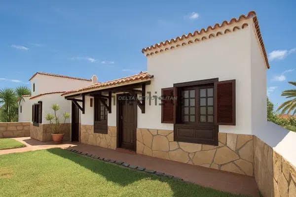 4 sypialnia Willa na sprzedaż w Golf del Sur, San Miguel de Abona z basenem garażem - 465 000 € (Ref: 10077222)