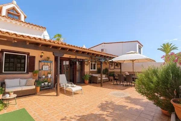 4 Zimmer Villa zu verkaufen in Golf del Sur mit Pool Garage - 465.000 € (Ref: 10077222)