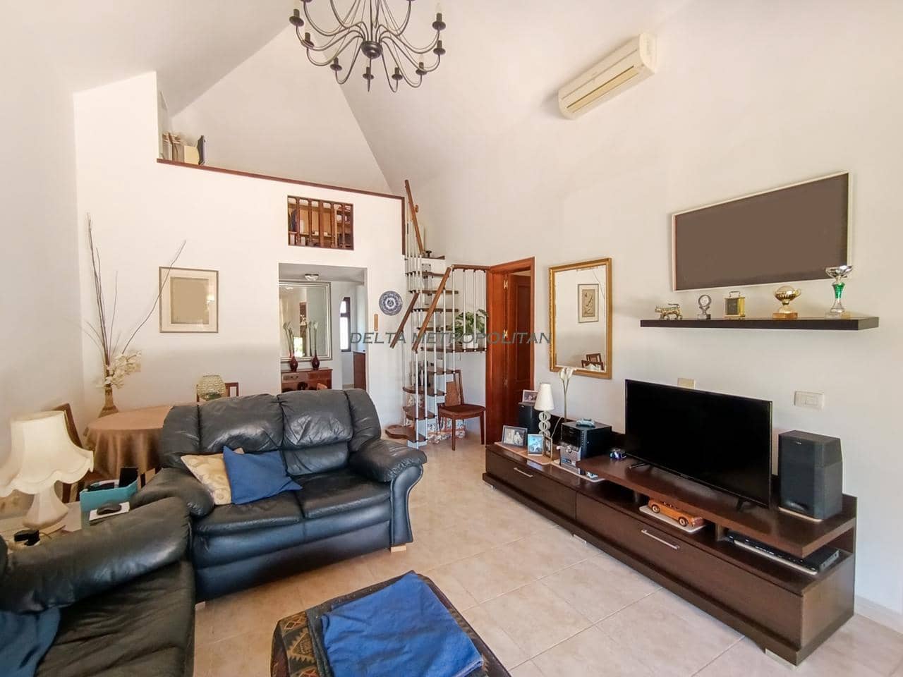 3 soveværelse Villa til salg i Parque de la Reina med swimmingpool garage - € 625.000 (Ref: 5734808)