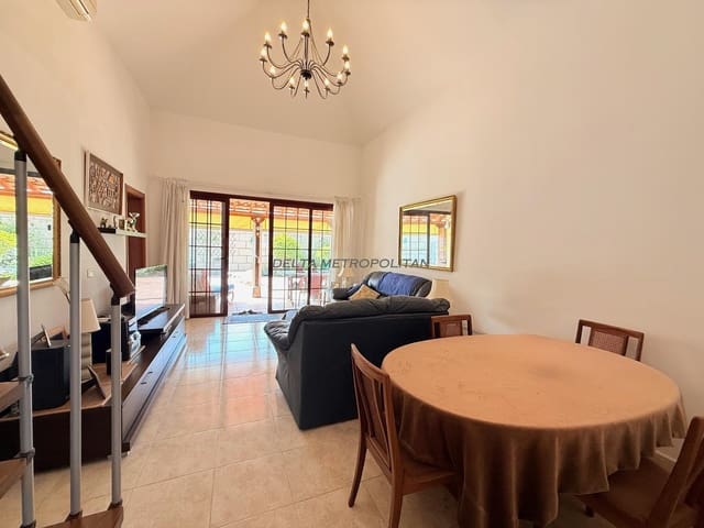 3 slaapkamer Villa te koop in Parque de la Reina, Arona met zwembad garage - € 625.000 (Ref: 5734808)