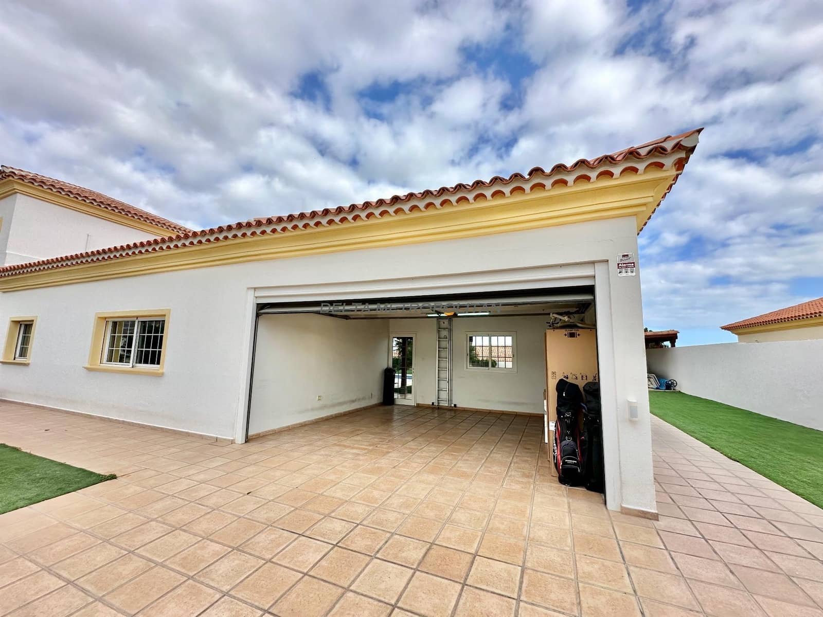 4 soveværelse Villa til salg i Golf del Sur med swimmingpool garage - € 1.600.000 (Ref: 8830415)