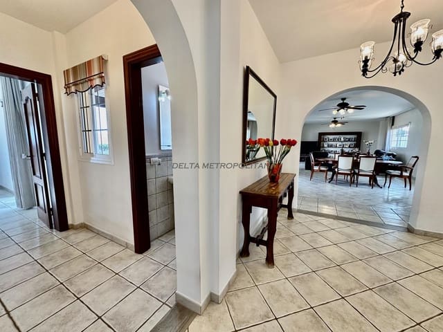 4 chambre Villa/Maison à vendre à Golf del Sur, San Miguel de Abona avec piscine garage - 1 600 000 € (Ref: 8830415)