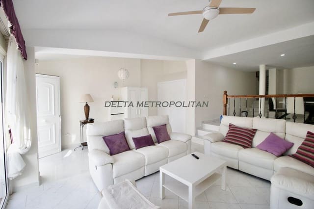 3 soverom Kjedet enebolig til salgs i San Miguel de Abona med svømmebasseng - € 2 500 (Ref: 8948176)